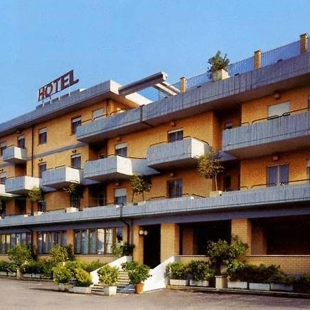 Hotel San Crispino Morrovalle ภายนอก รูปภาพ