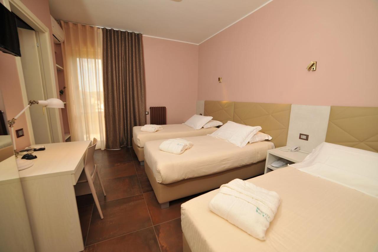 Hotel San Crispino Morrovalle ภายนอก รูปภาพ