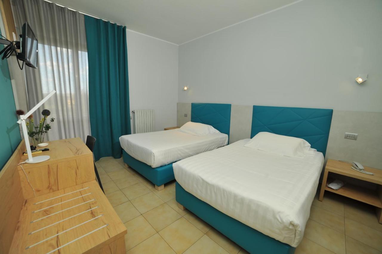 Hotel San Crispino Morrovalle ภายนอก รูปภาพ