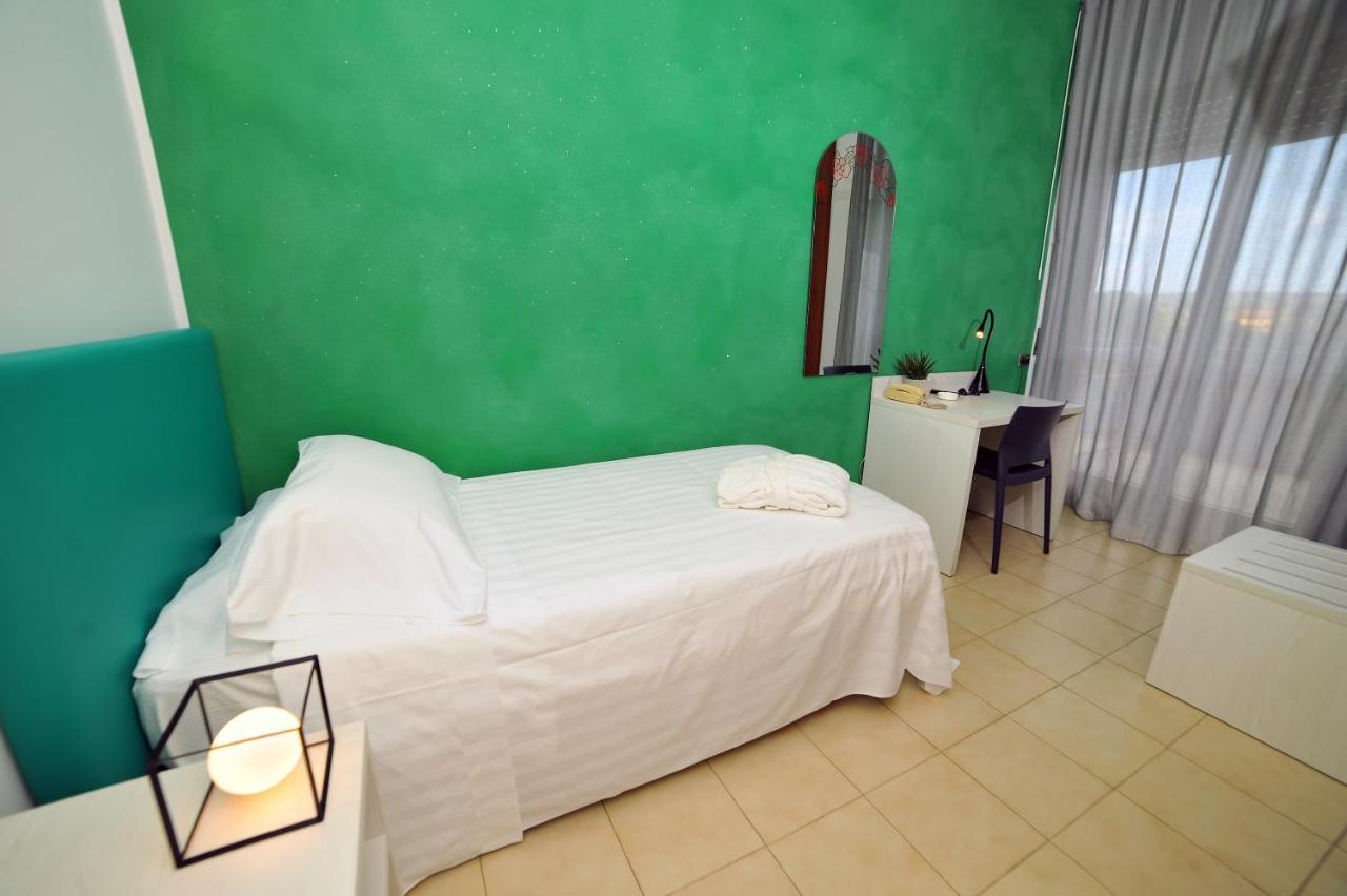 Hotel San Crispino Morrovalle ภายนอก รูปภาพ