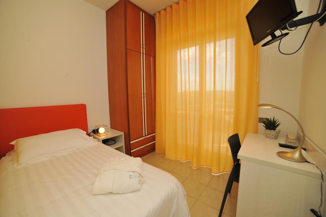 Hotel San Crispino Morrovalle ภายนอก รูปภาพ