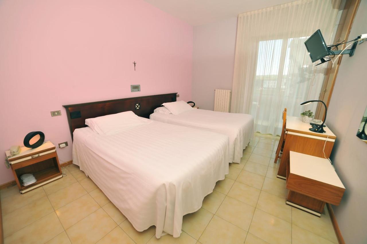 Hotel San Crispino Morrovalle ภายนอก รูปภาพ