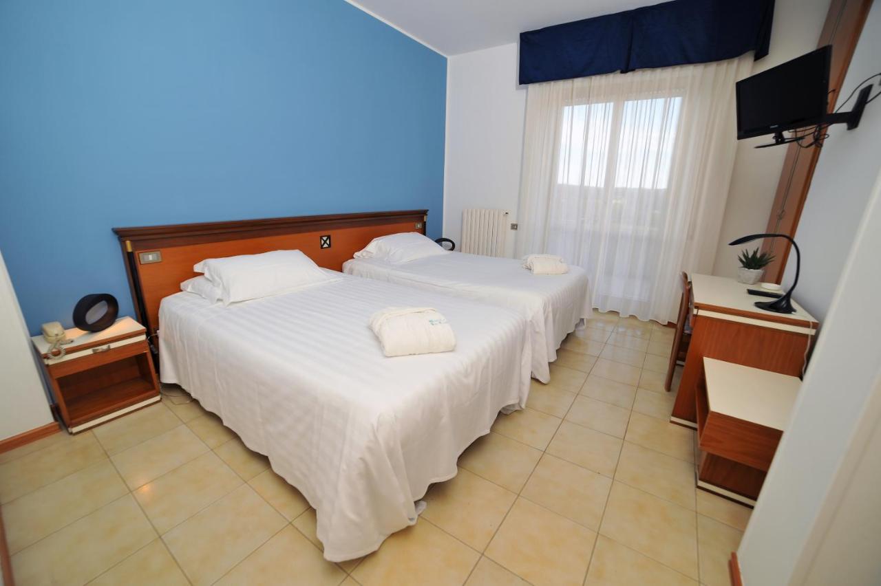 Hotel San Crispino Morrovalle ภายนอก รูปภาพ