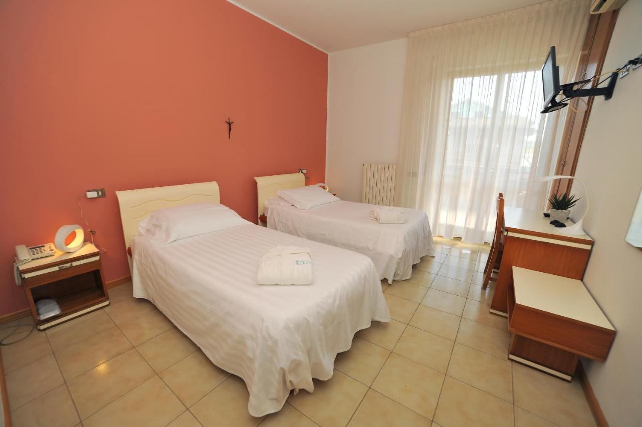Hotel San Crispino Morrovalle ภายนอก รูปภาพ