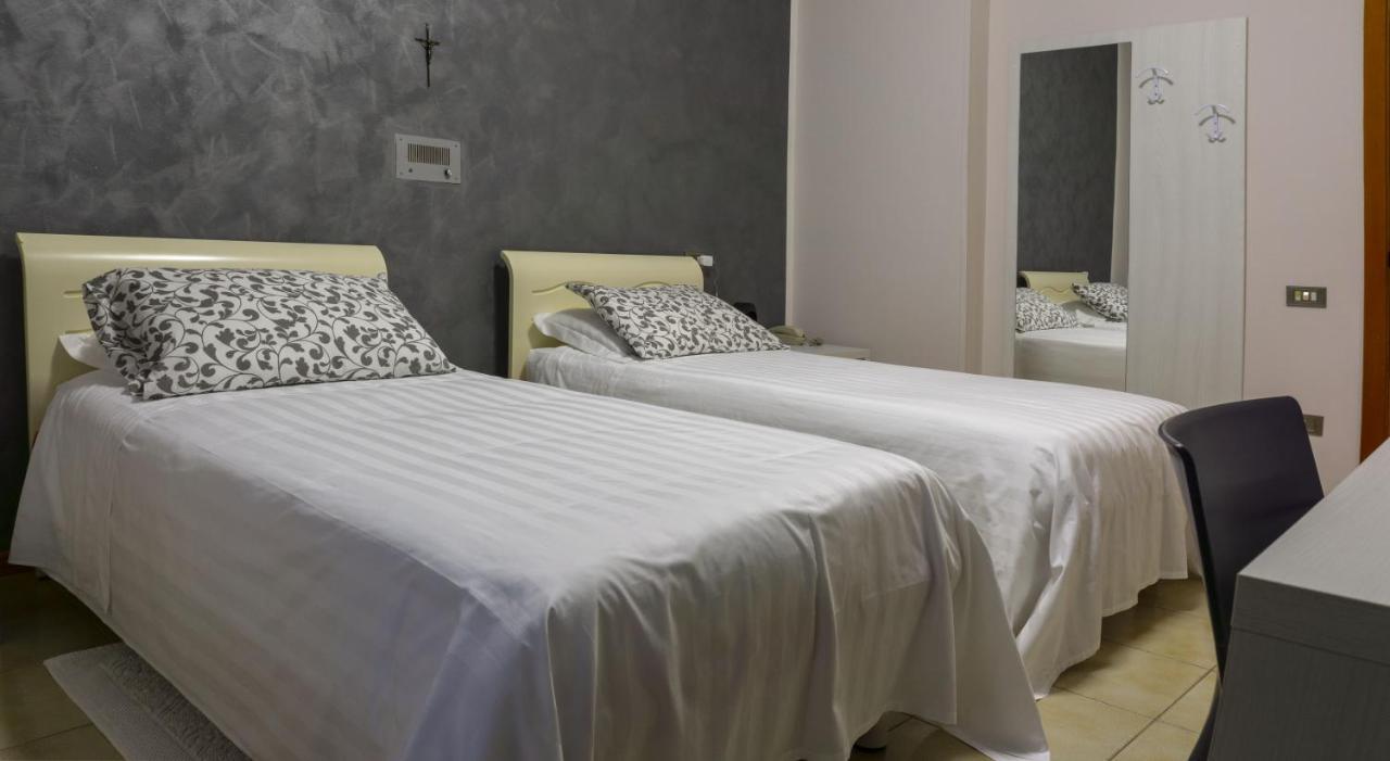 Hotel San Crispino Morrovalle ภายนอก รูปภาพ